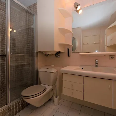 Apartment T2 Au Lavandou Pour 4 Avec Parking, Terrasse Et Acces - Fr-1-803-23 *