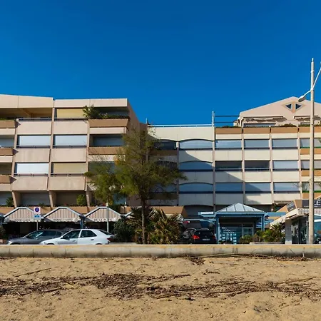 T2 Au Lavandou Pour 4 Avec Parking, Terrasse Et Acces - Fr-1-803-23 Le Lavandou