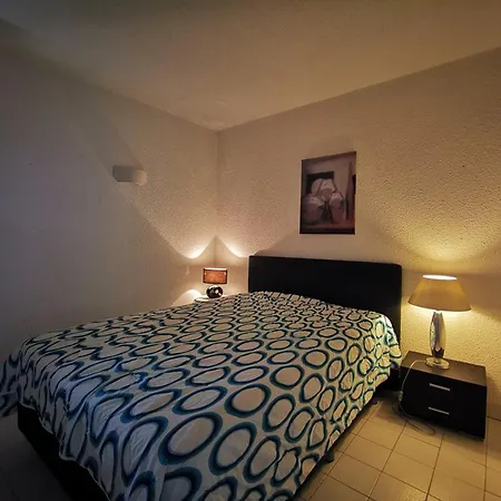 T2 Au Lavandou Pour 4 Avec Parking, Terrasse Et Accès - Fr-1-803-23 Le Lavandou