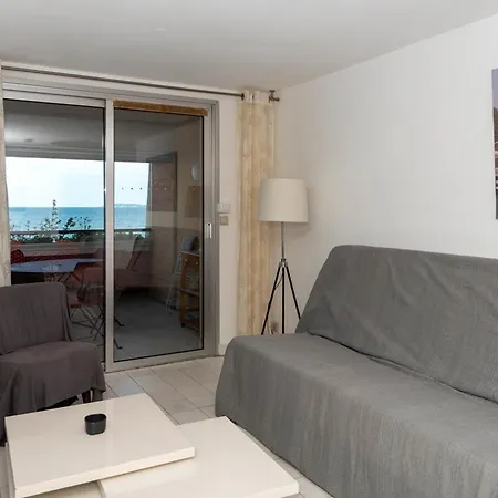T2 Au Lavandou Pour 4 Avec Parking, Terrasse Et Accès - Fr-1-803-23 *