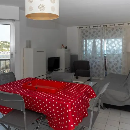 T2 Au Lavandou Pour 4 Avec Parking, Terrasse Et Acces - Fr-1-803-23 Apartment